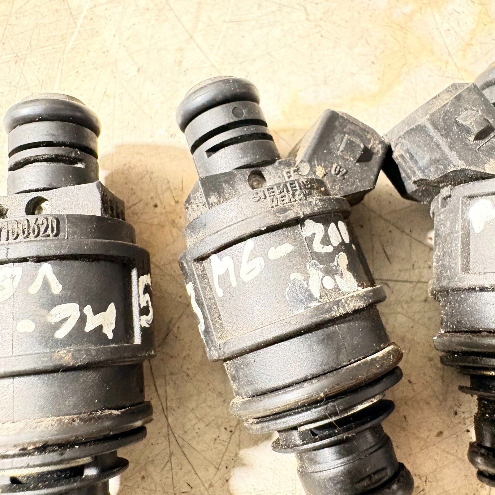 MG 2002-2005 FUEL INJECTORS MJY100620 SET OF 3