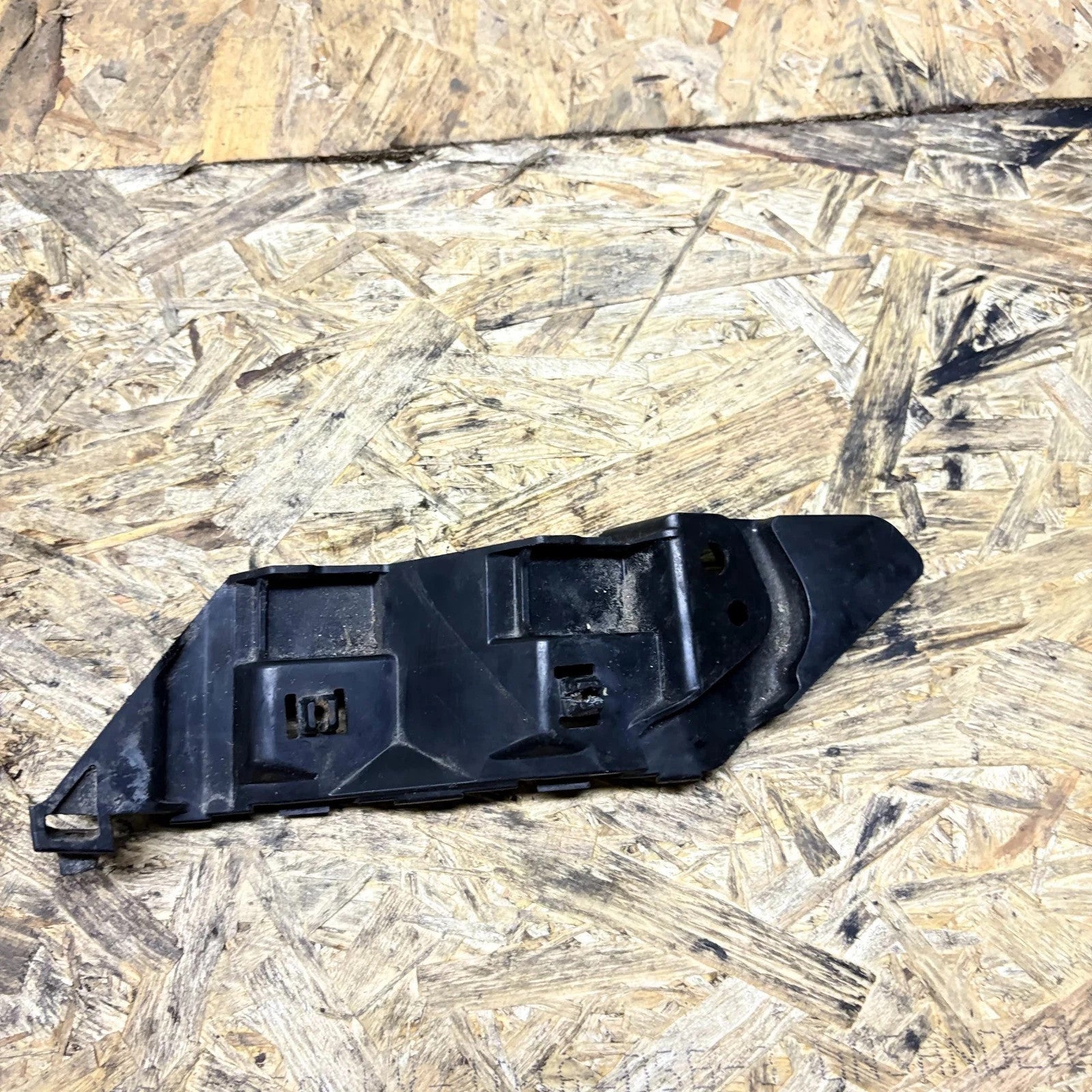 Suzuki SX4 2008-2014 5dr OSF/RH Front Bumper Wing Bracket Holder 71731-55LA0