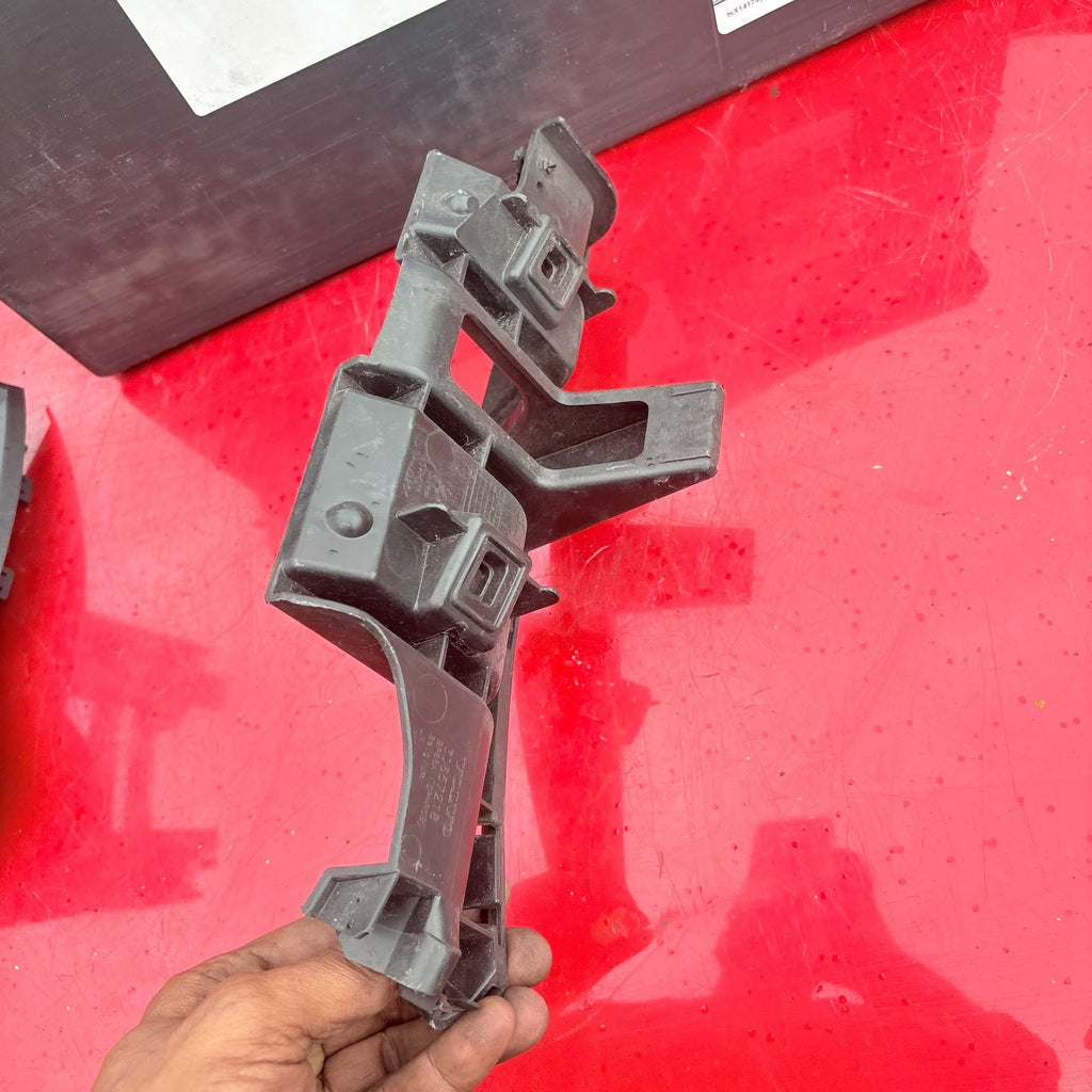 VOLVO Passenger Side Rear Left BUMPER BRACKET 30657218