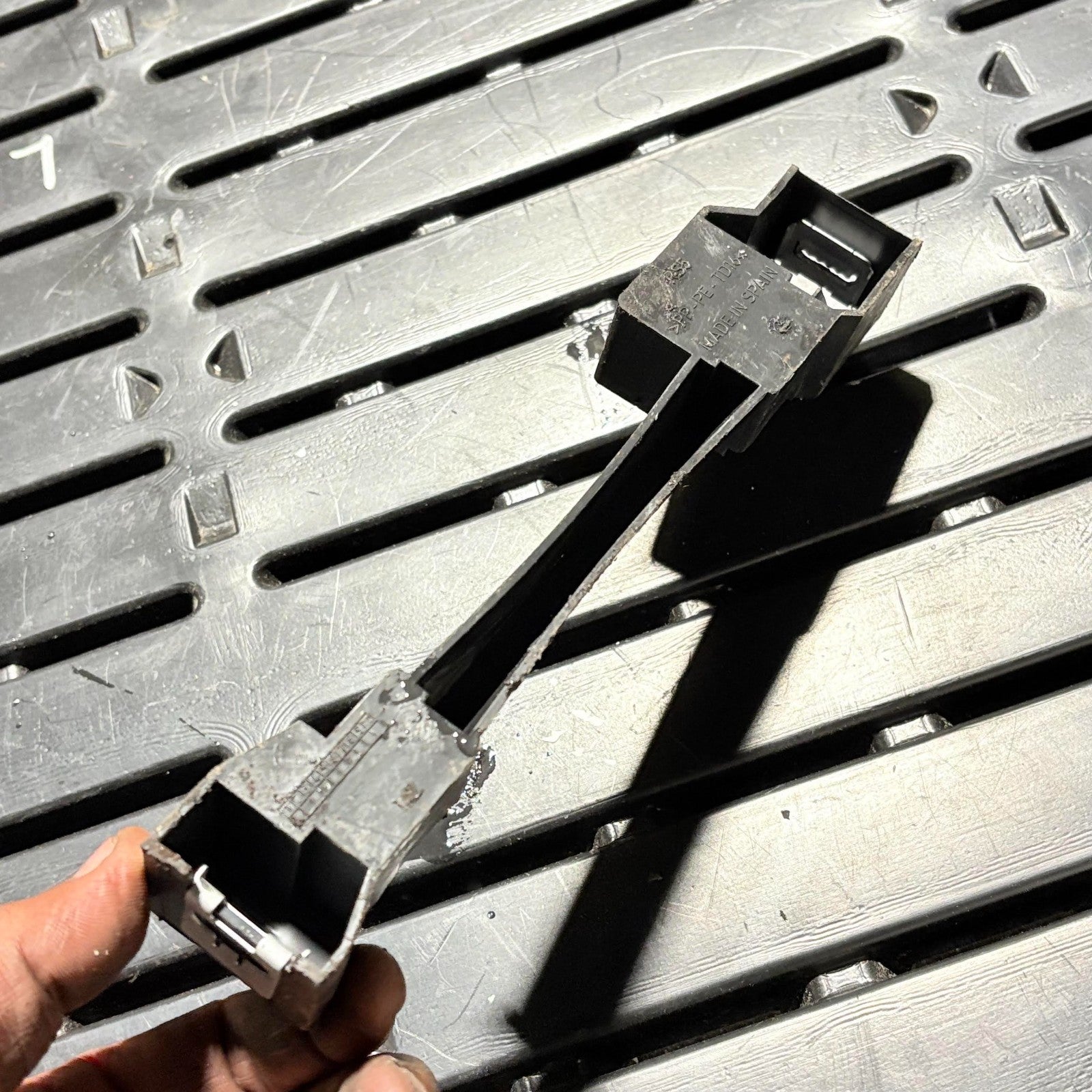 Seat Ibiza Mk5 Console Footwell Bracket 6F2863143