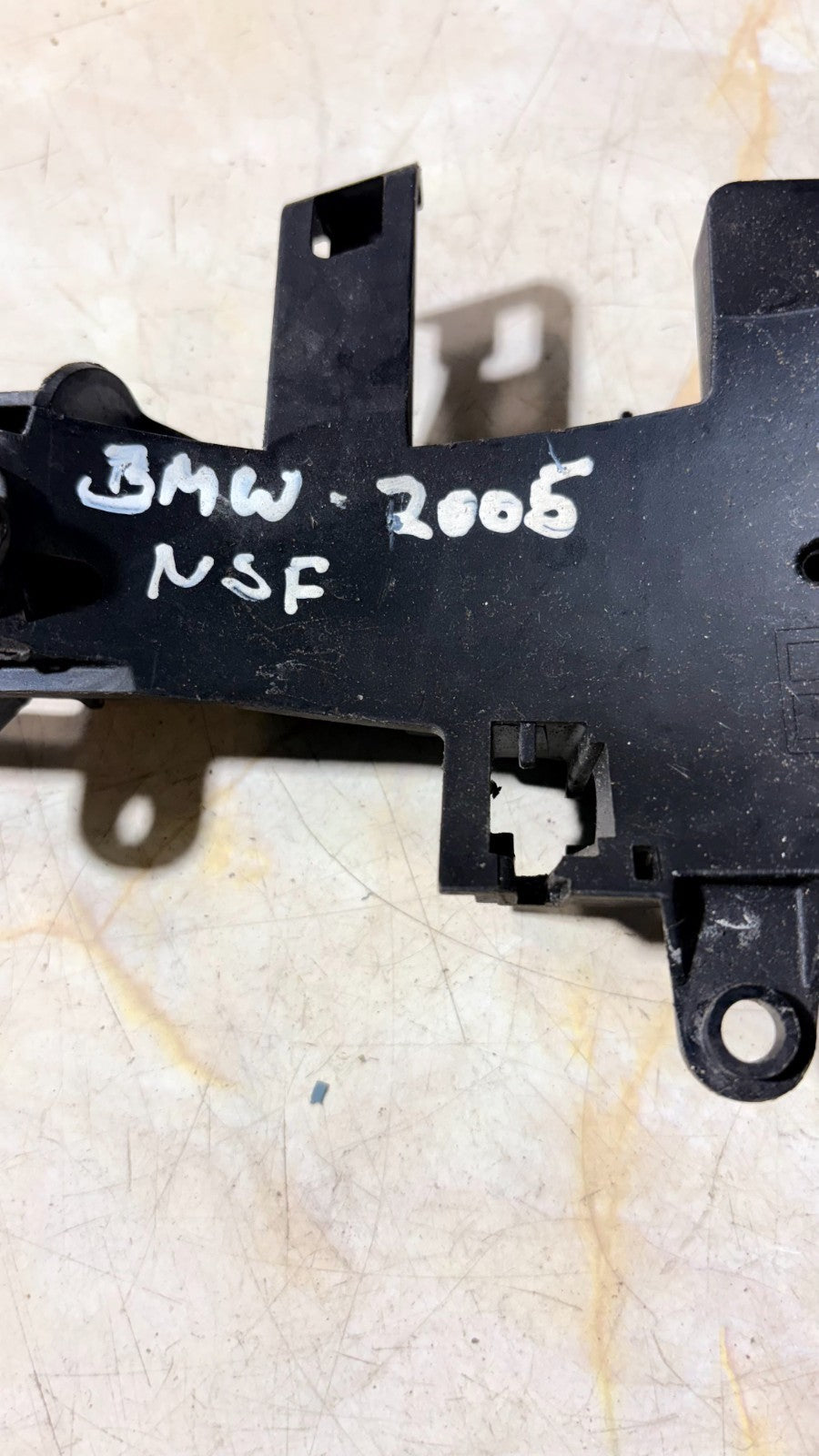 Bmw 2005 N/S/F Door Handle Bracket Passengers Front Left