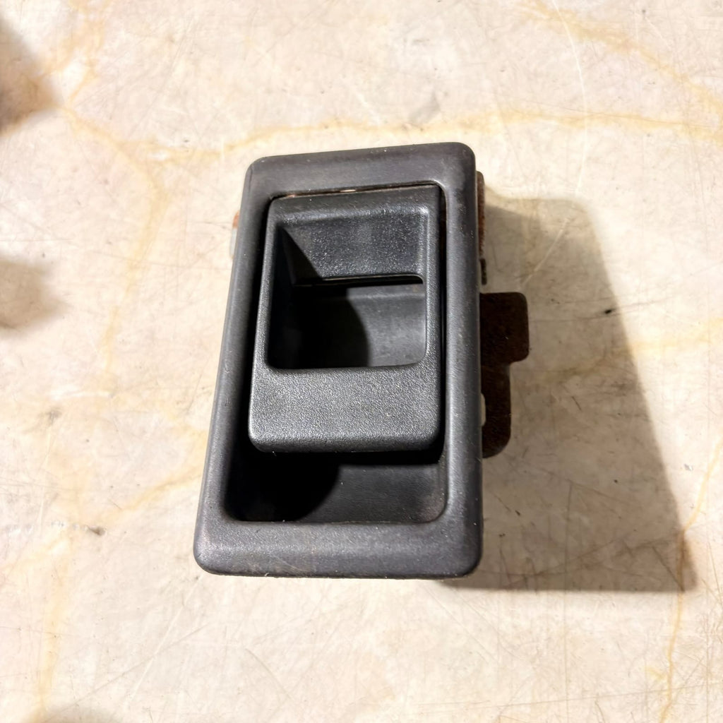 Freelander Interior Driver Front Door Release catchhandle Surround Defender 2005