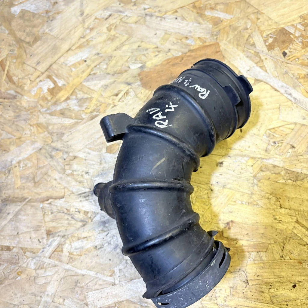 TOYOTA RAV-4 MK2 2000 2.0 VVTI PETROL AIR FILTER PIPE - 17881-28040