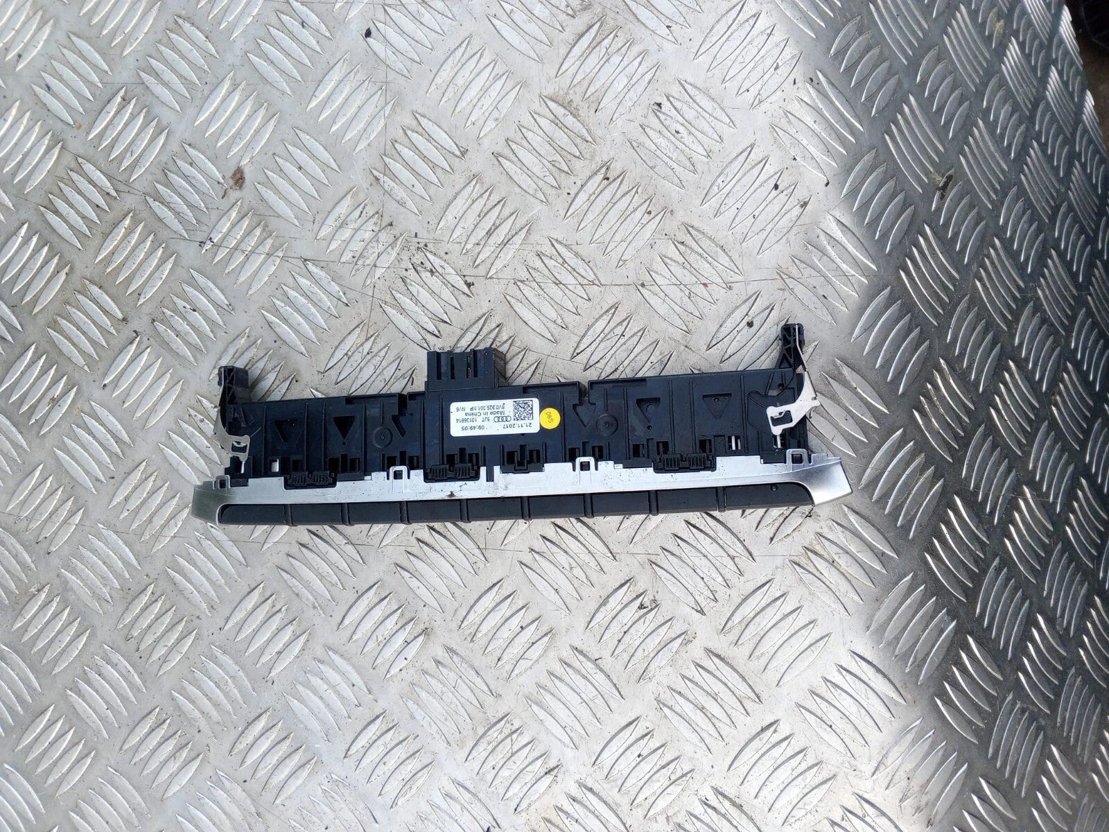 AUDI A3 HAZARD MULTI SWITCH PACK CENTRE 8V0925301NM 8V 2016-2020