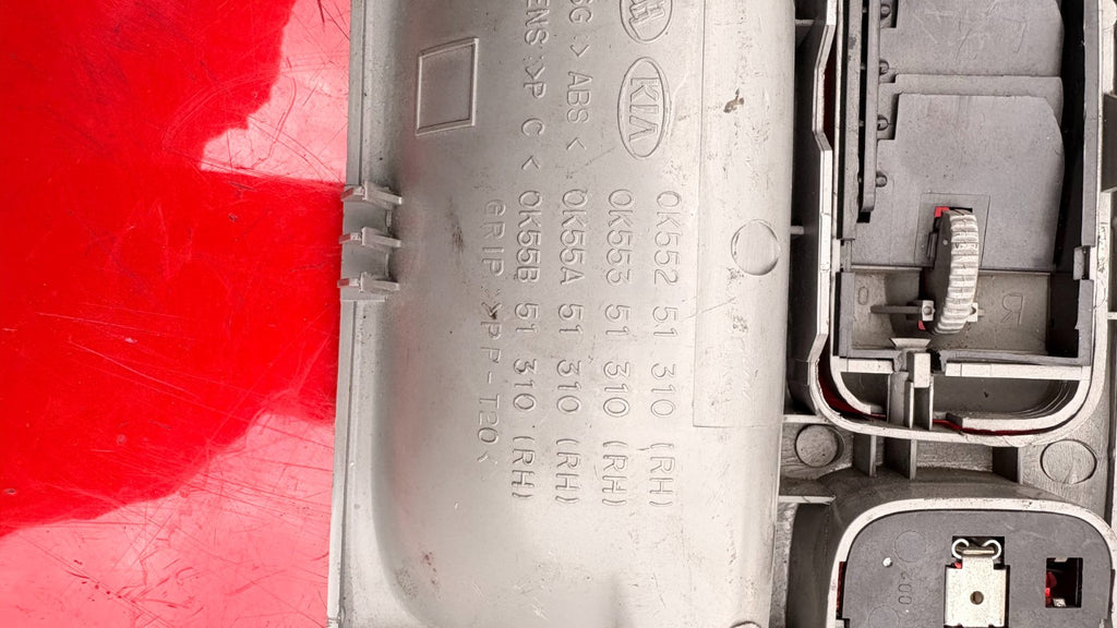 Kia Sedona 2004 Rear Left Side Handle w/Air Vents & Light OK552 51 310