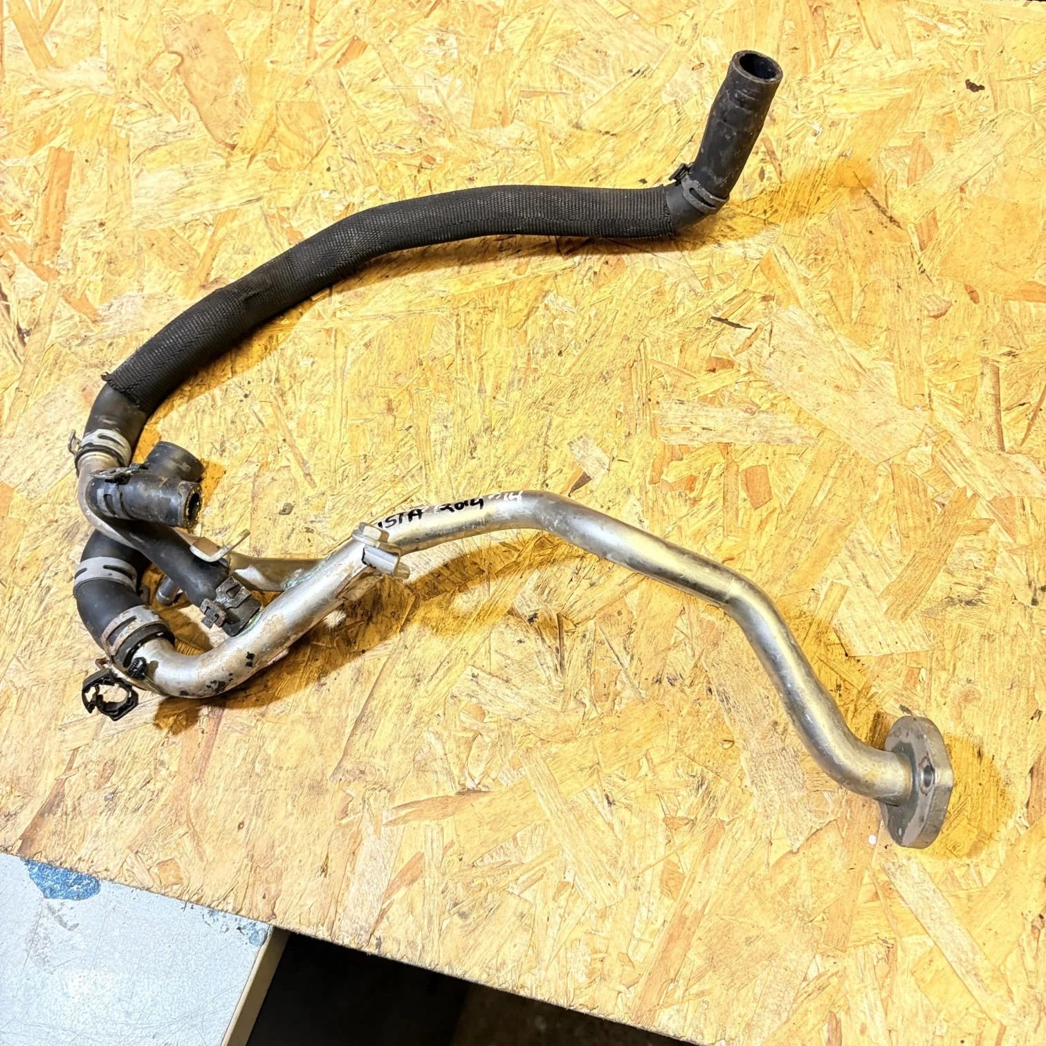 Ford Fiesta Mk7 2008-2017 Engine Water Coolant Pipe Hose 55592000 JUT221560