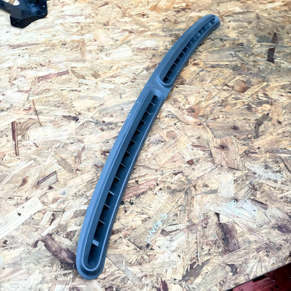 Fiat 500 312 2008-2015 Upper Dash Windscreen Defroster Vent Trim 735429497
