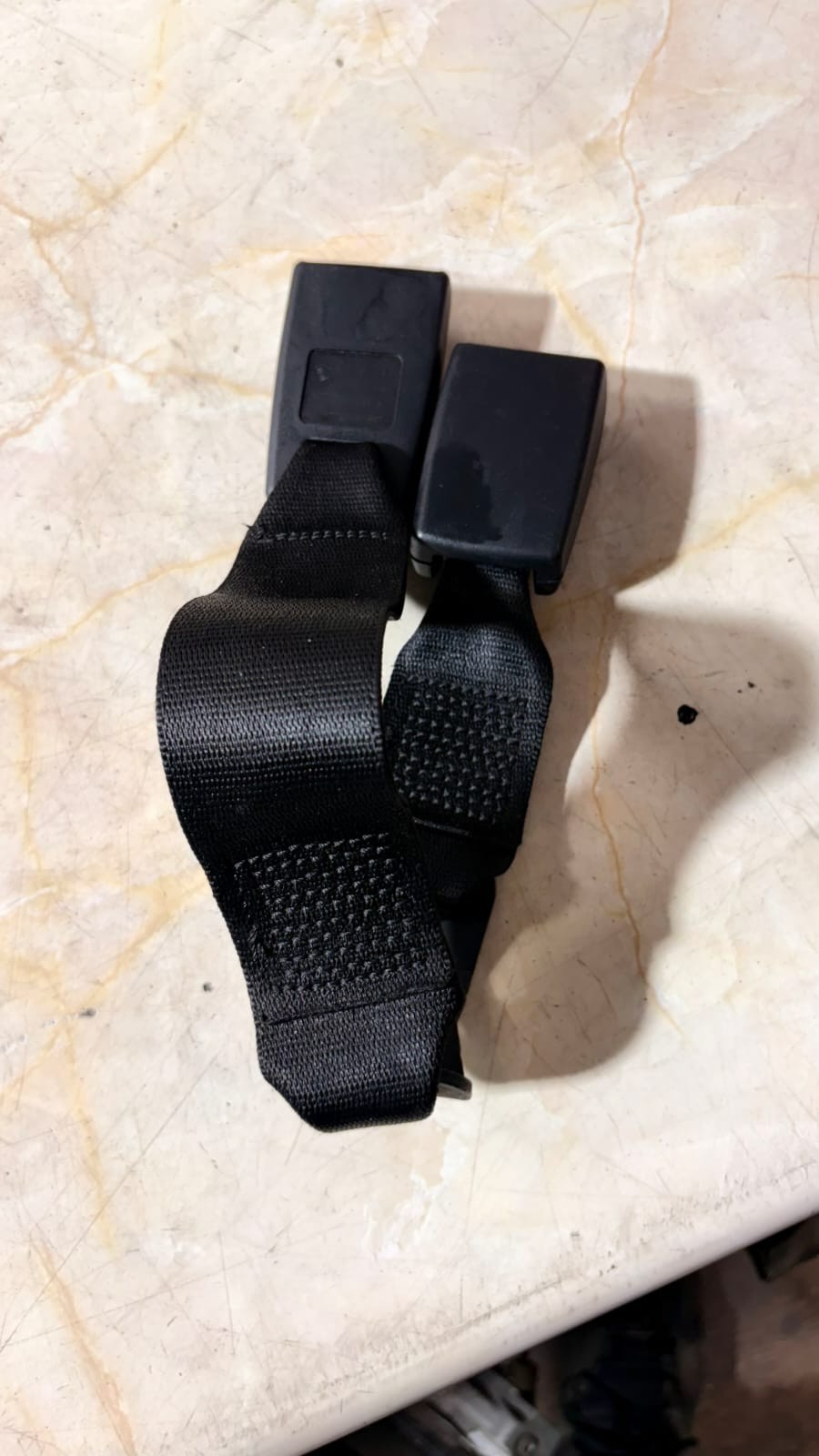 Belt buckle Right and Centre Rear for BME Venga YN 7245663 617517300A 2011