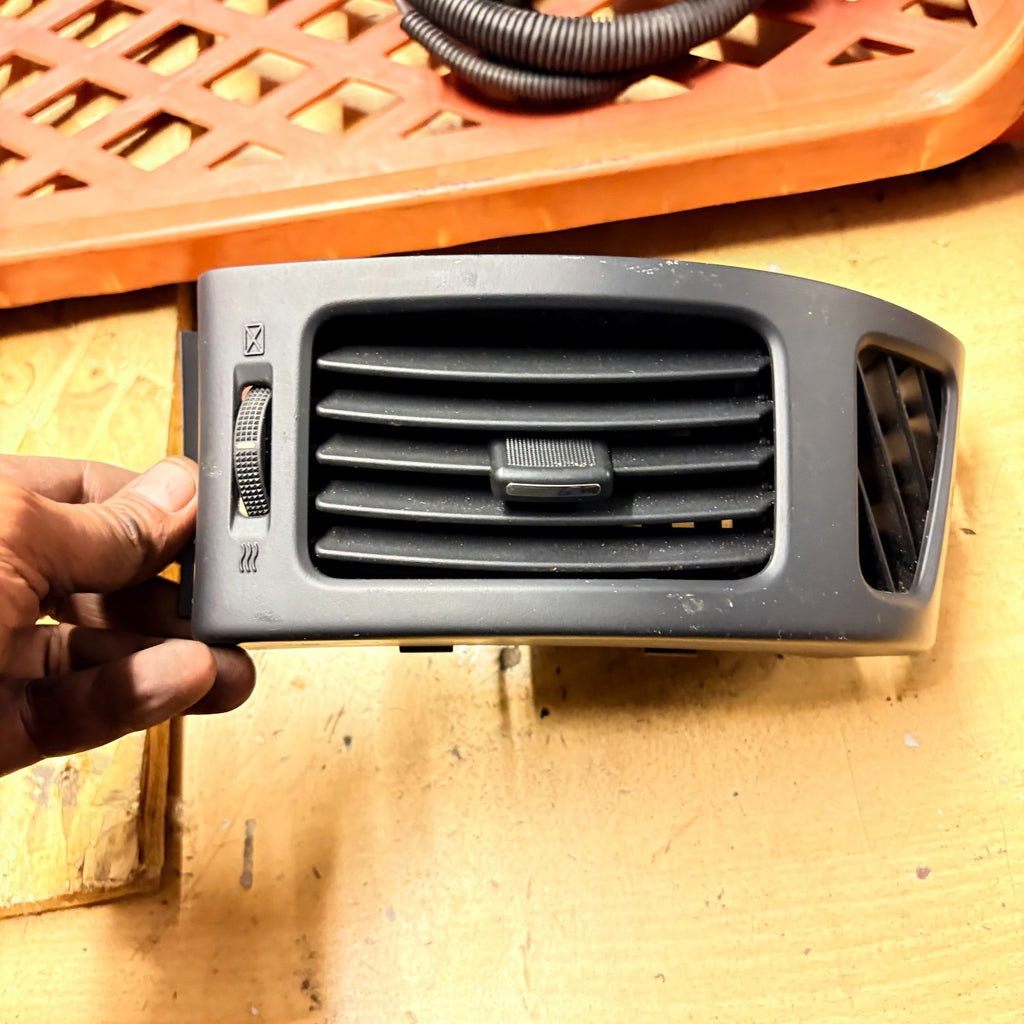 Hyundai i30 FD MK1 2007-2012 Dashboard Air Vent RH Driver Side 97490-2R000