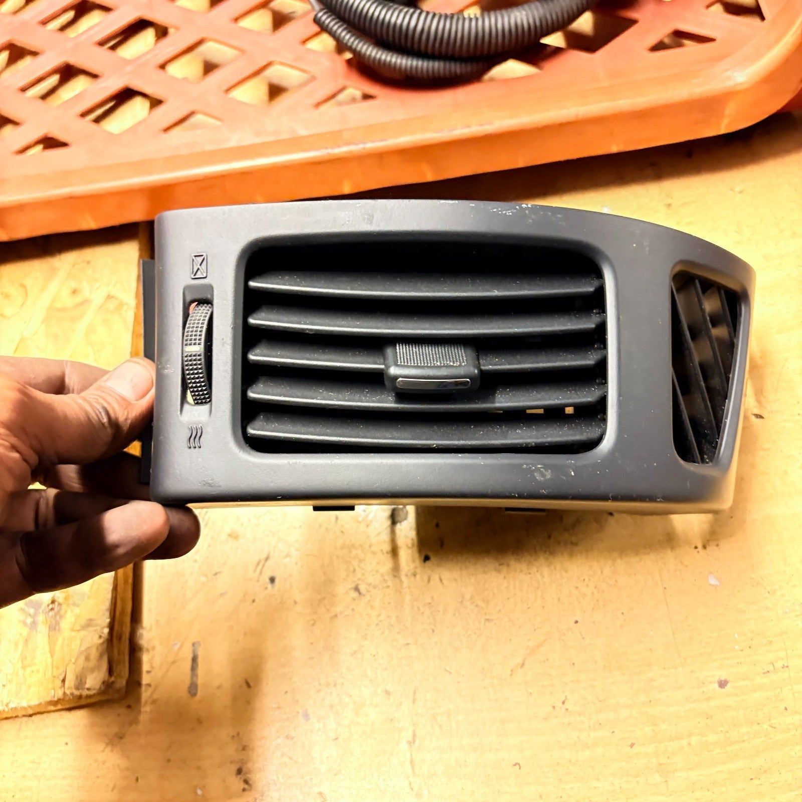 Hyundai i30 FD MK1 2007-2012 Dashboard Air Vent RH Driver Side 97490-2R000