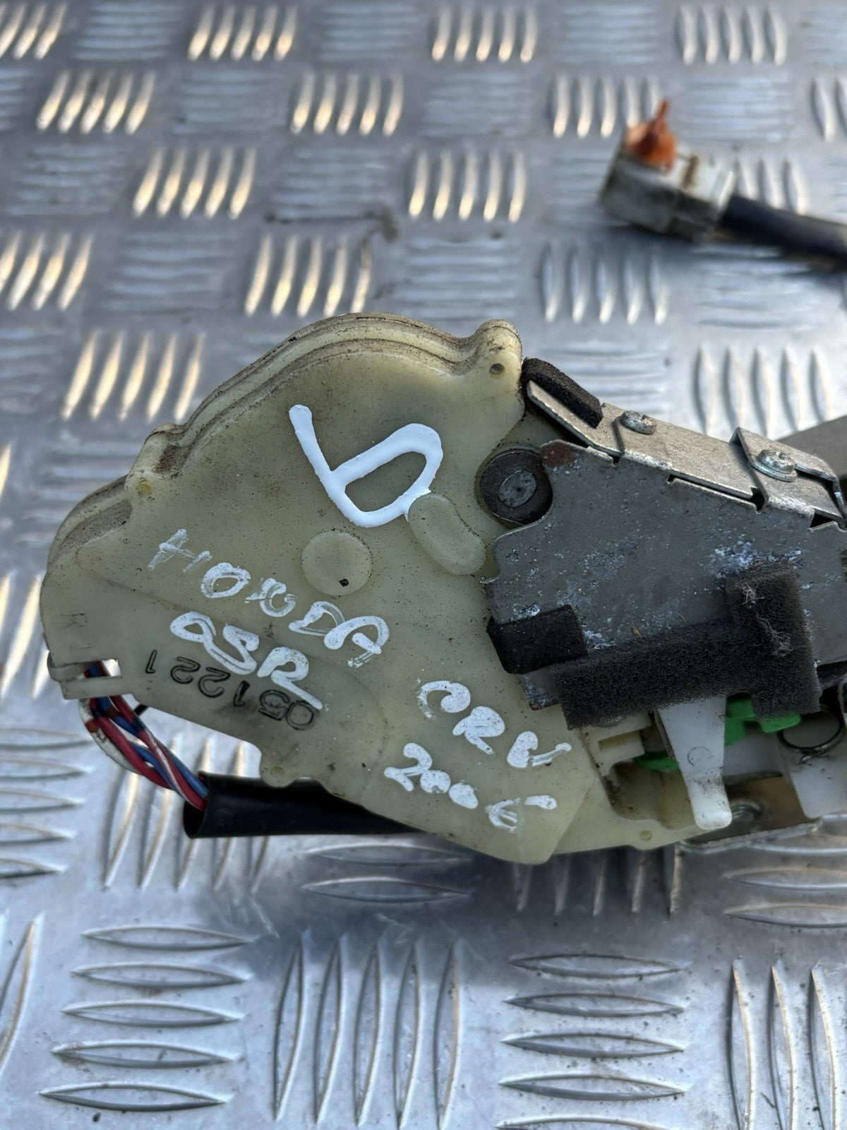 HONDA CR-V MK2 4X4 02-06 DOOR LOCK MECH DRIVER RIGHT SIDE REAR 051221