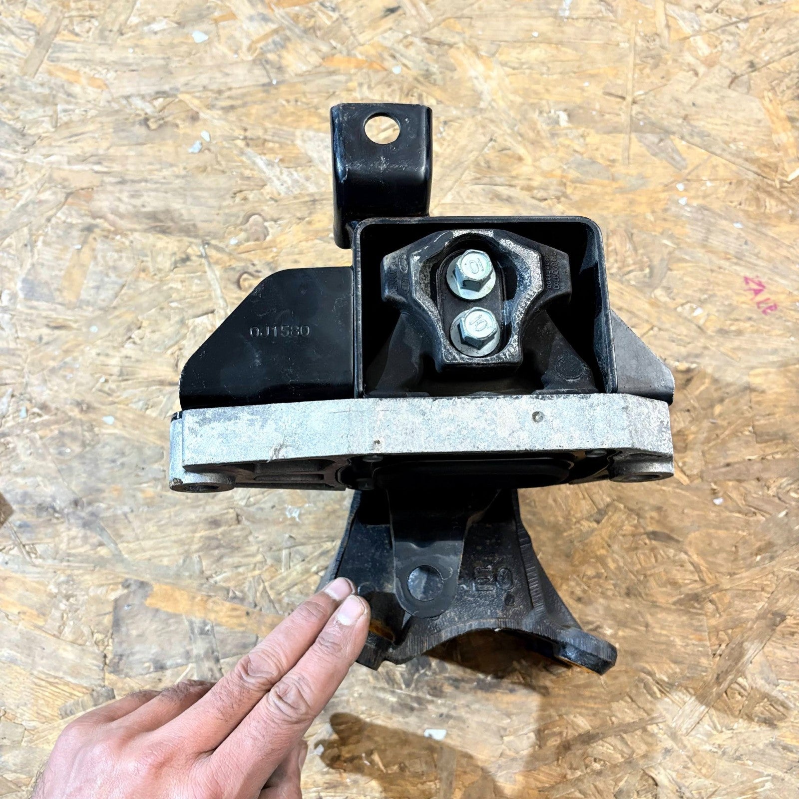 Kia Sportage Mk4 (QL/QLE) Manual Gearbox Mount Bracket Front Left 21830-F1800