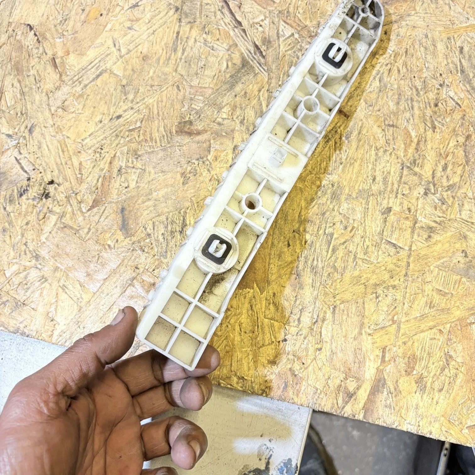 NOS, 2012 Nissan Juke F15 Rear Bumper bracket. 85228-BA61A. #42