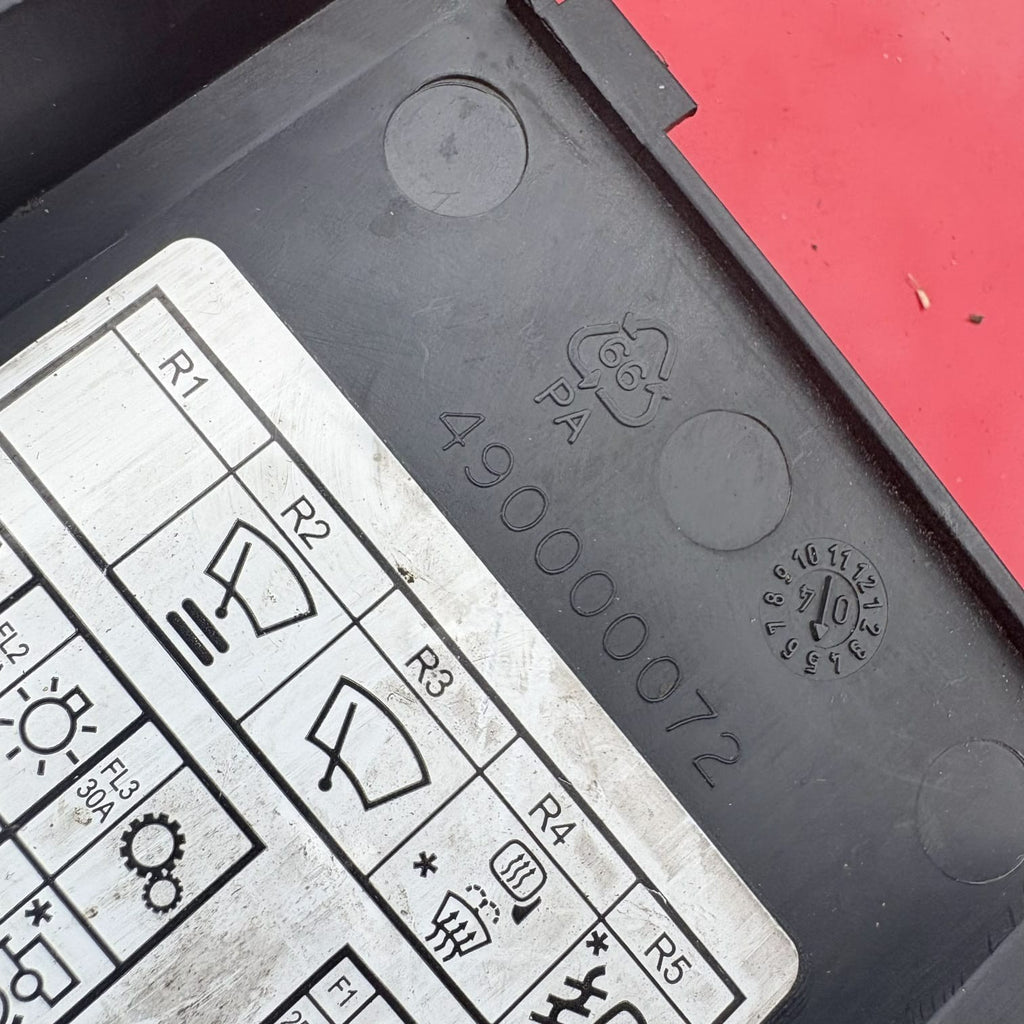 Range Rover Sport L320 2005-2009 Engine Fuse Box Cover Lid YQH500130 490000072