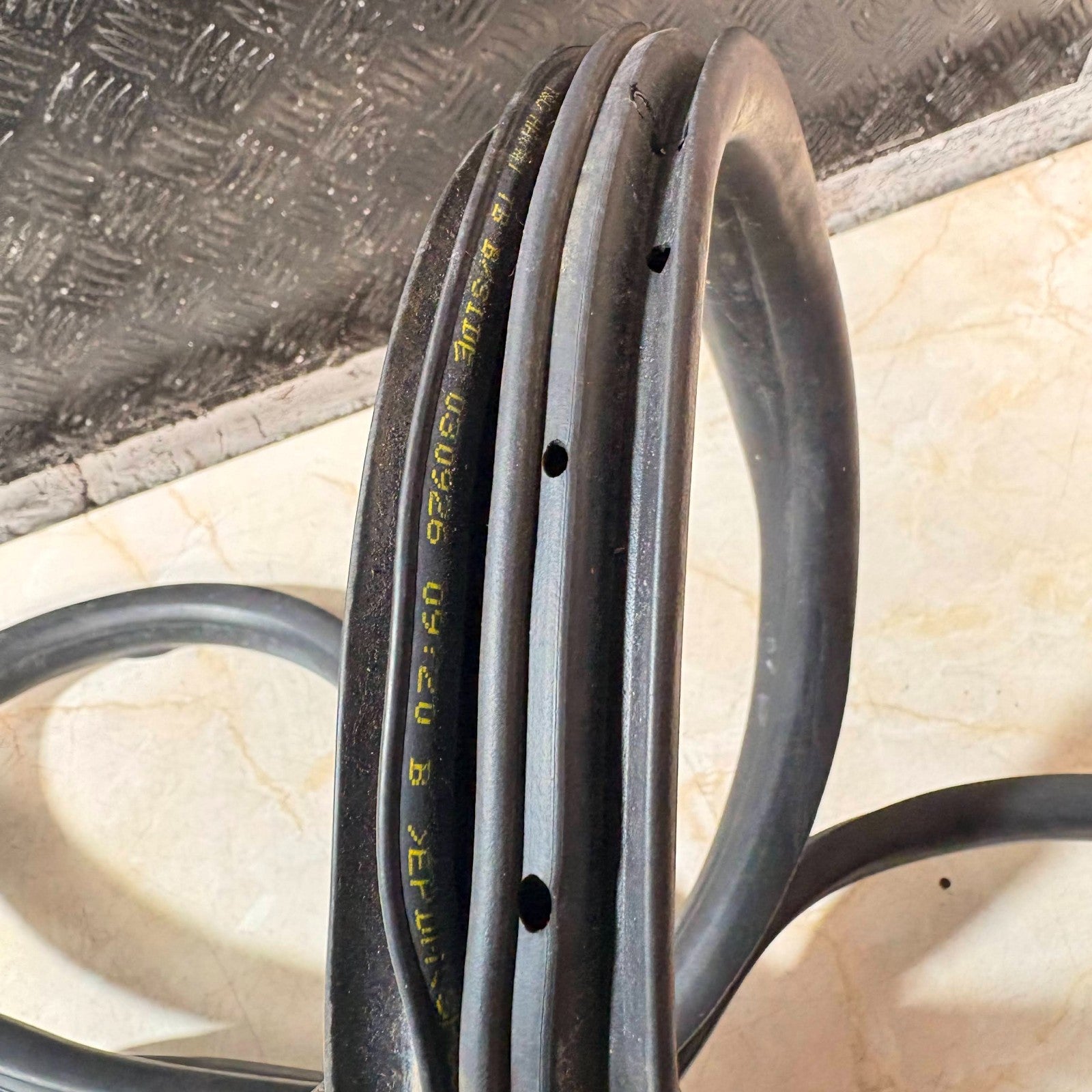 HYUNDAI GETZ MK1 2002-2005 FRONT RIGHT DRIVER O/S DOOR RUBBER SEAL 82120-1C000
