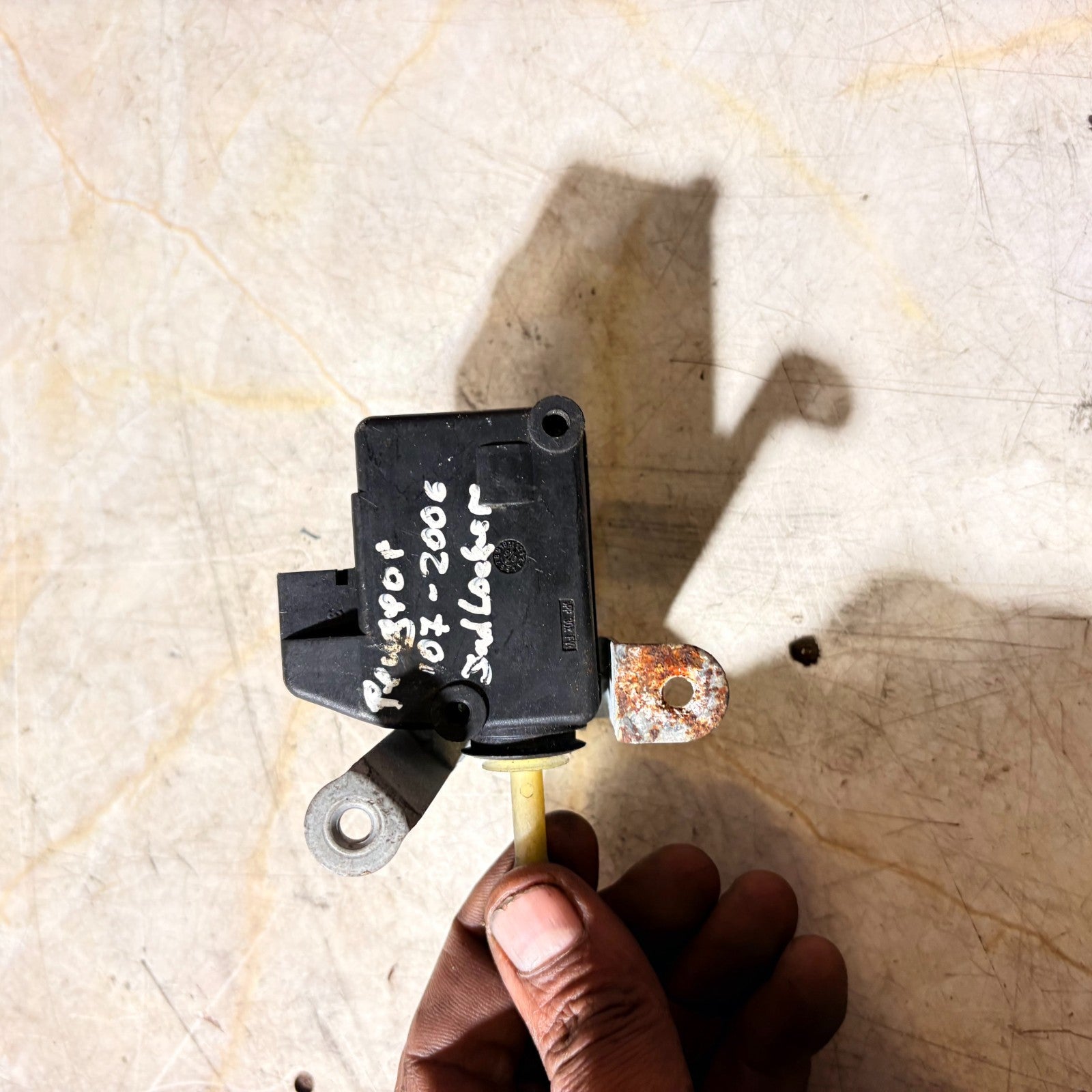Peugeot 107 5-Door Rear Trunk Lid Actuator Motor 2005-2014