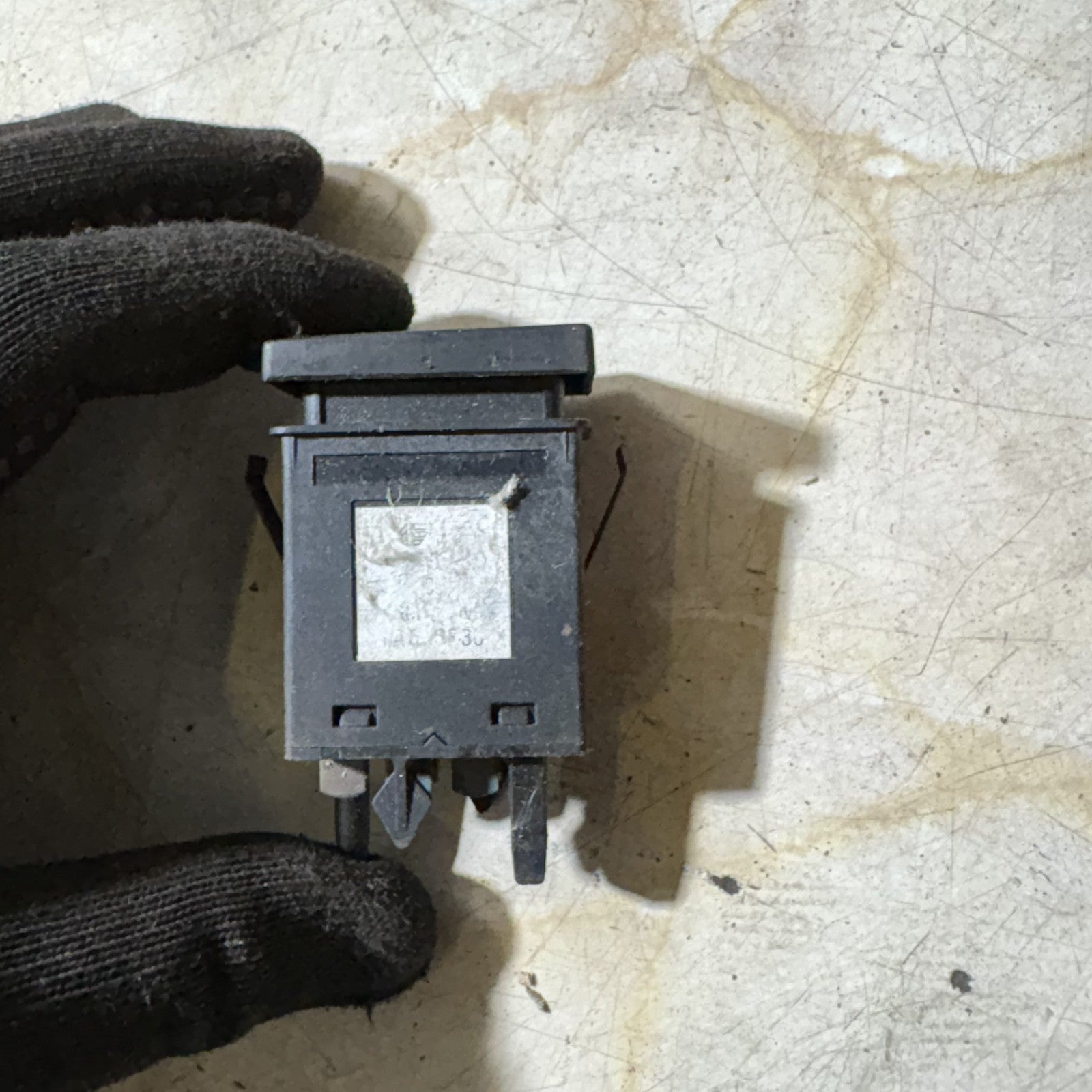 2007 SEAT ALHAMBRA REAR HEATED WINDSCREEN SWITCH