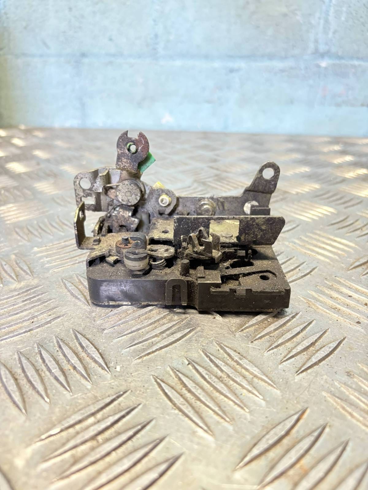 9135H2 LEFT FRONT DOOR LOCK/172615 FOR PEUGEOT 306 BERLINA 3/4/5 PUERTAS 2001