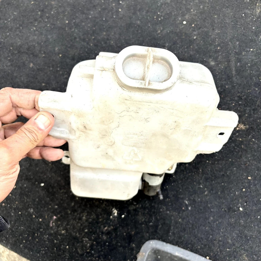 Mitsubishi Shogun MK4 Rear Washer Bottle Tank Reservoir 2000-2009 060351507