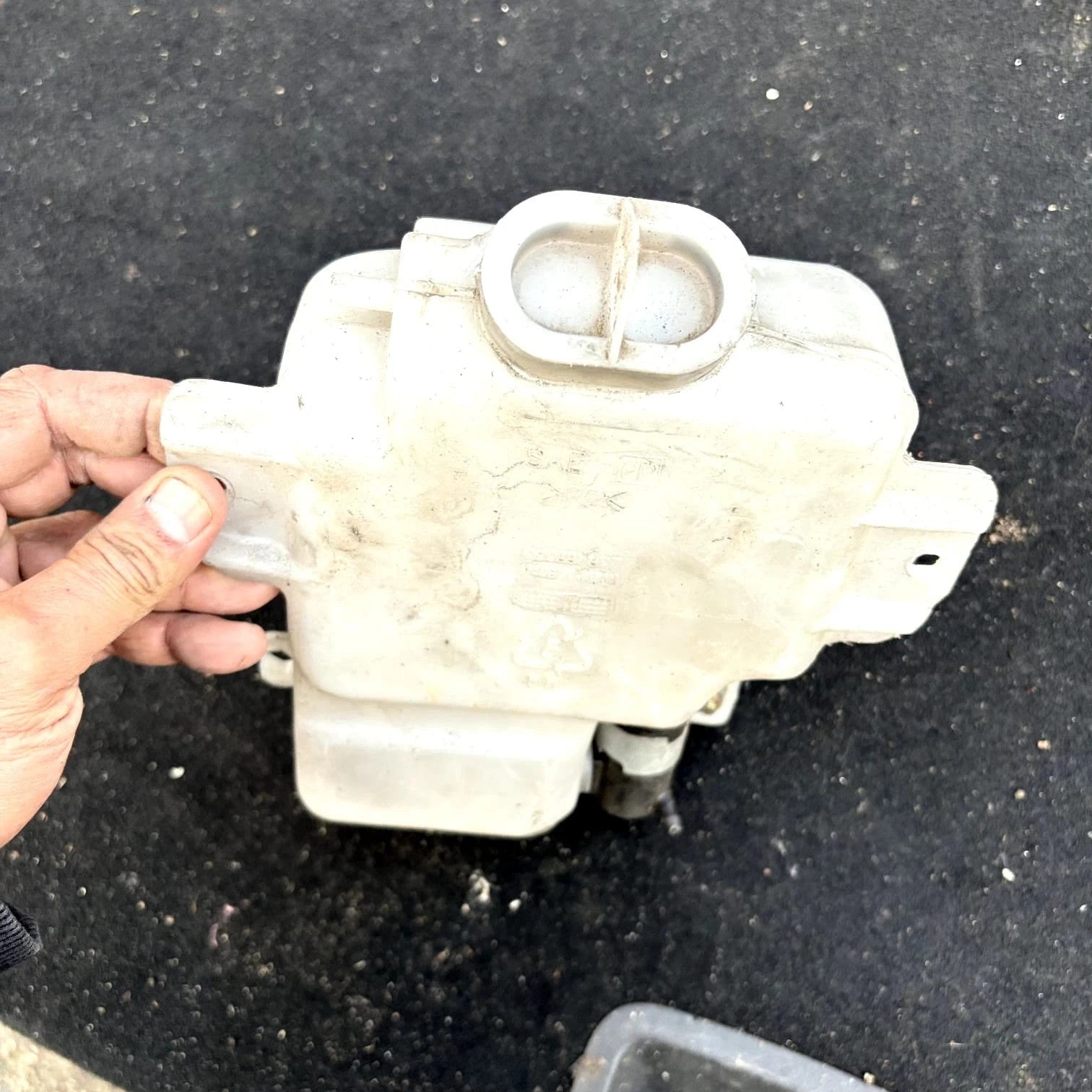 Mitsubishi Shogun MK4 Rear Washer Bottle Tank Reservoir 2000-2009 060351507