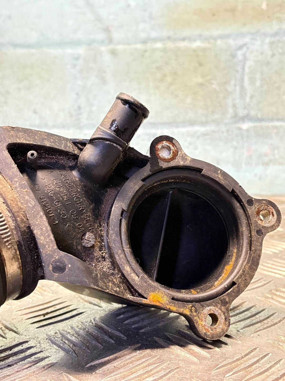 Mercedes CLK C-Class W203 2.0 Petrol Throttle Body Air Intake Pipe A1111410804