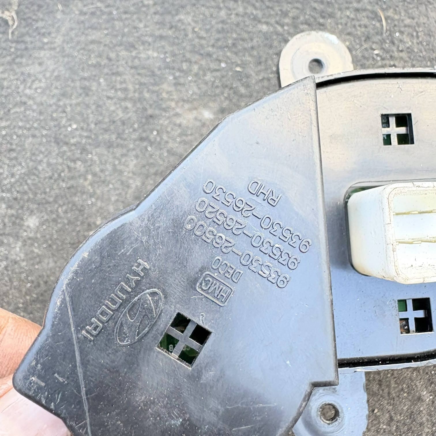 Hyundai Santa Fe 2001-2006 Driver Front Door Switch Pack 9353026500