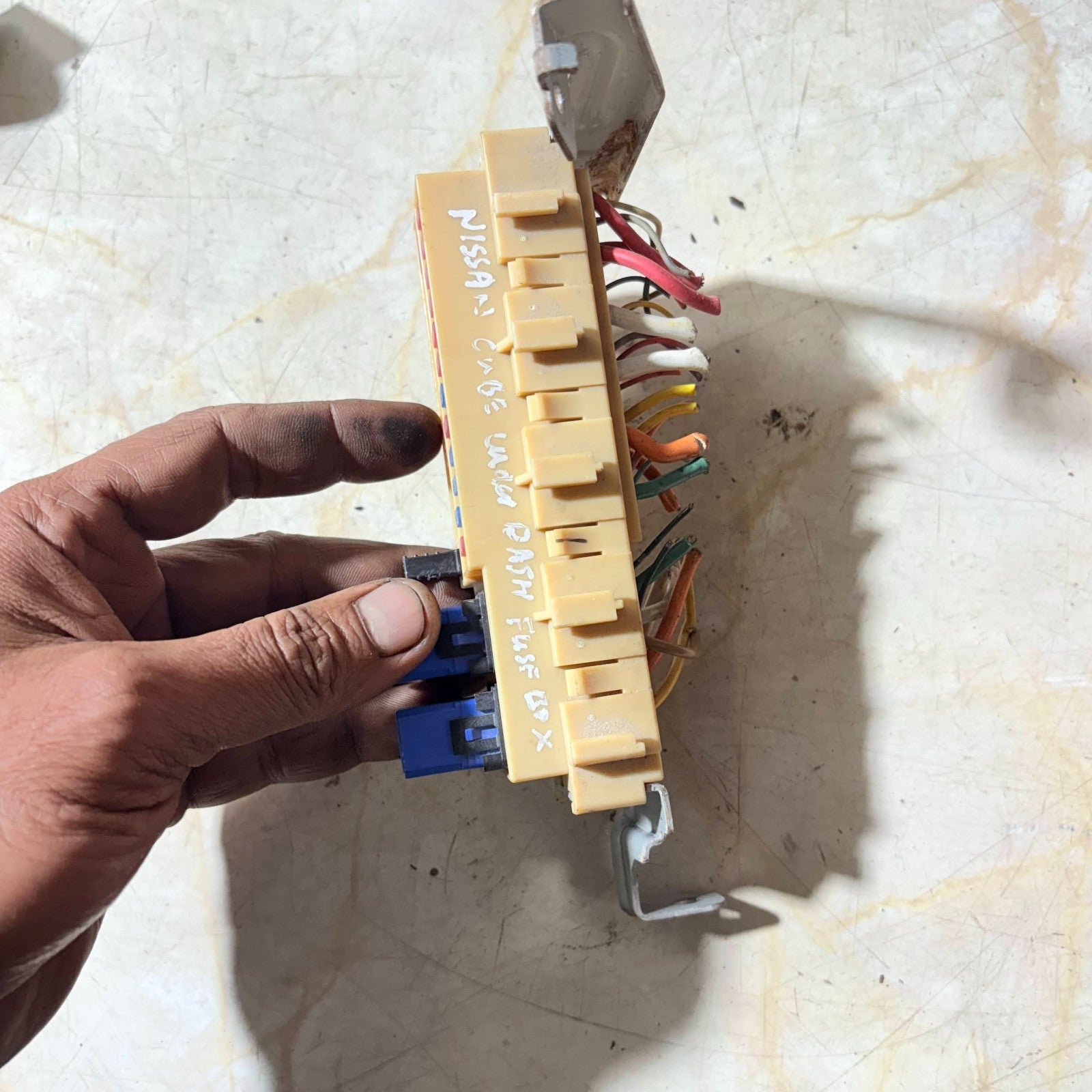 Nissan Cube Interior Under Dash Fuse Box 2 Pin Plug
