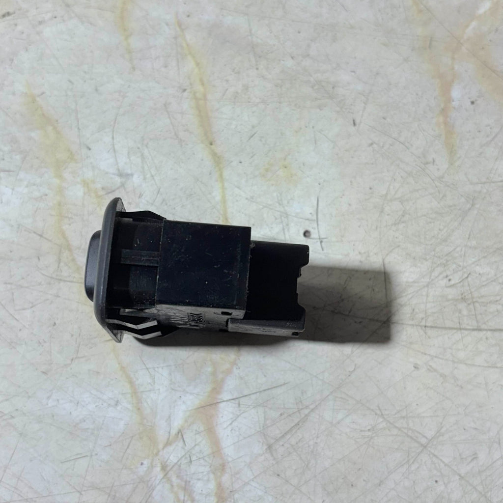 DAIHATSU TERIOS MK1 REAR DEMISTER SWITCH 00-06 P/N T322 5 PIN PLUG