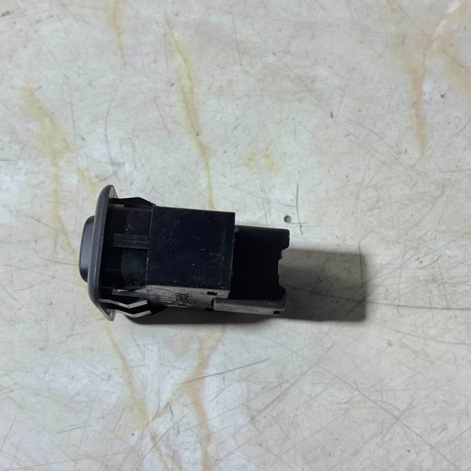DAIHATSU TERIOS MK1 REAR DEMISTER SWITCH 00-06 P/N T322 5 PIN PLUG