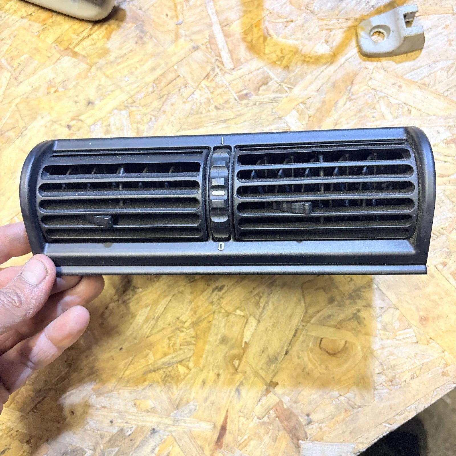 BMW Z3 1995-2002 DASHBOARD AIR VENT FRONT CENTRE MIDDLE