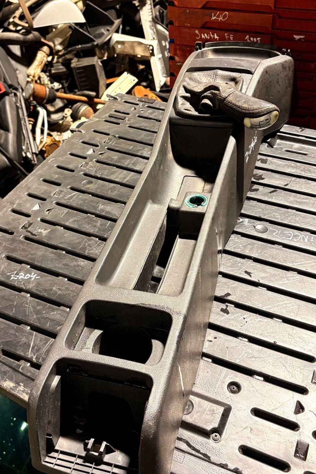 SKODA FABIA CENTRE CONSOLE WITH GEAR LEVER AND CUP HOLDERS SWITCHES 6Y0863242