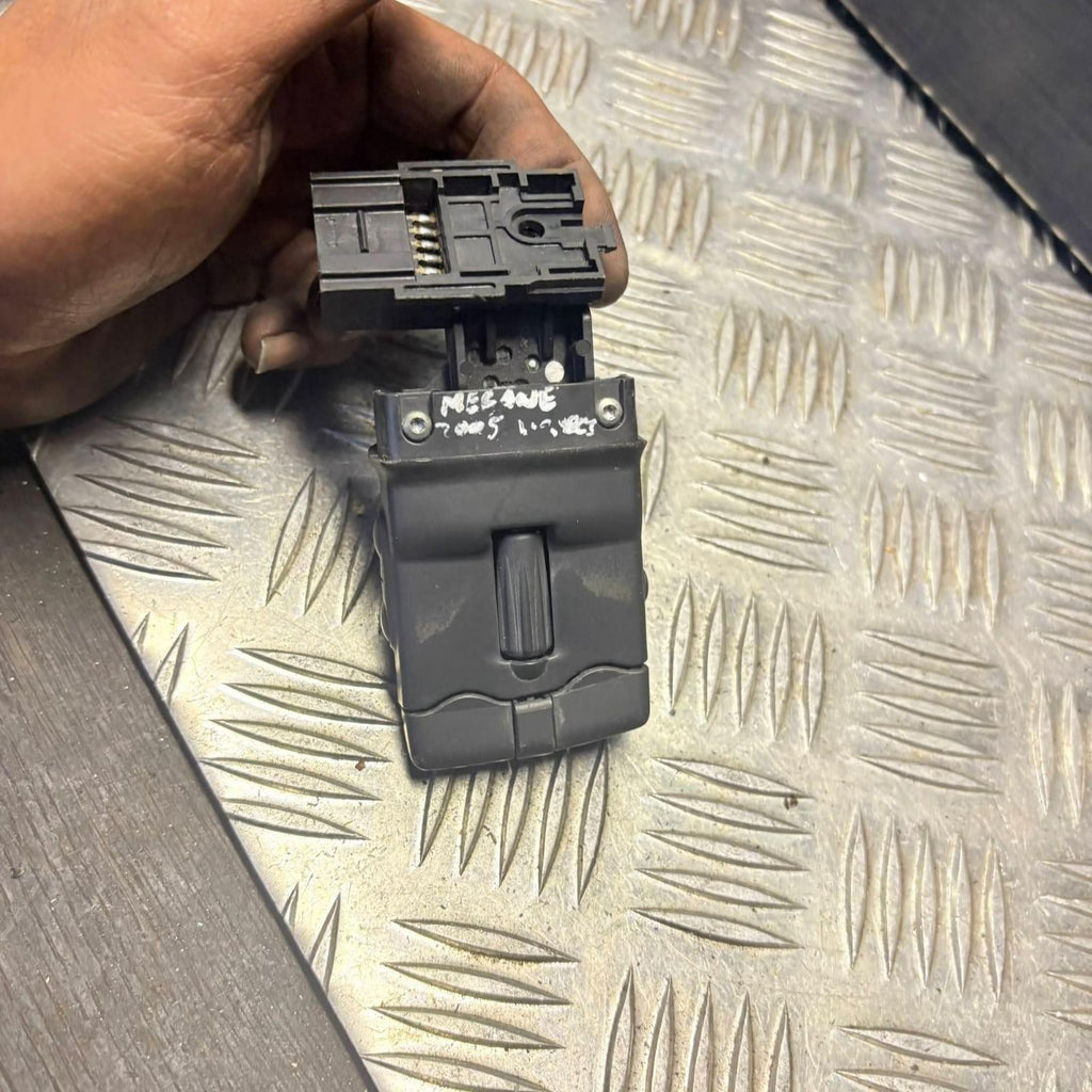 Renault Megane II Scenic II 2002-2009 Radio Control Stalk Switch 8200103769