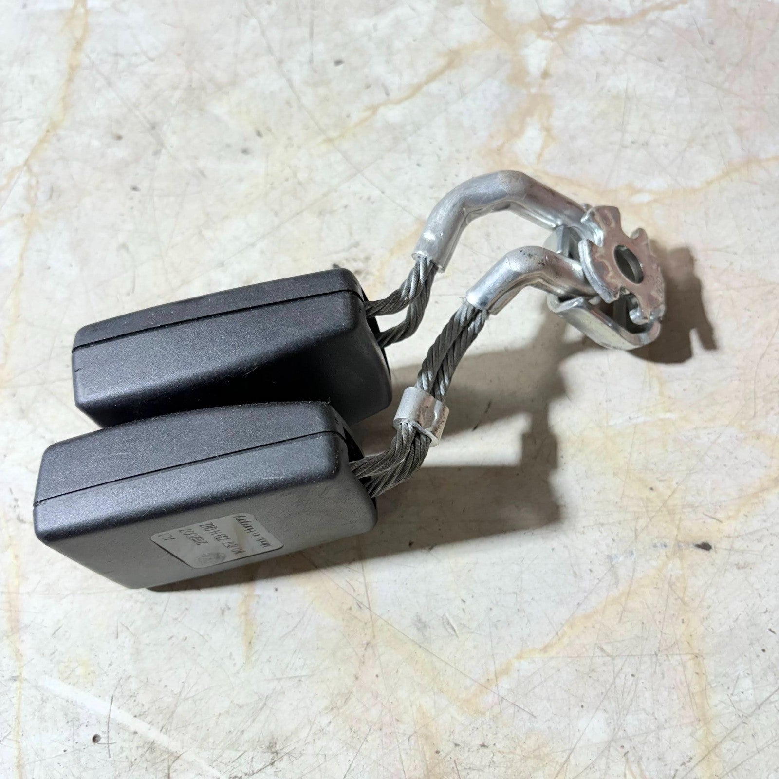 VOLKSWAGEN Golf MK5 2008 Left Rear Passenger Side Seat Belt Catch 1K0857739H