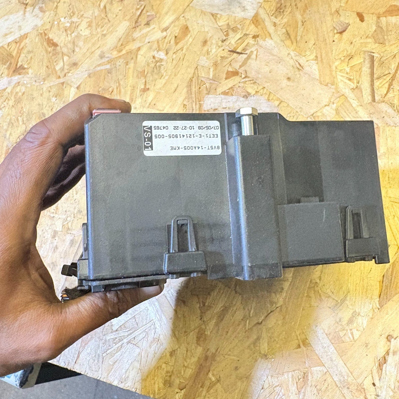 Ford Fiesta 2009 Fuse Box Control Unit 8V5T-14A005-KME