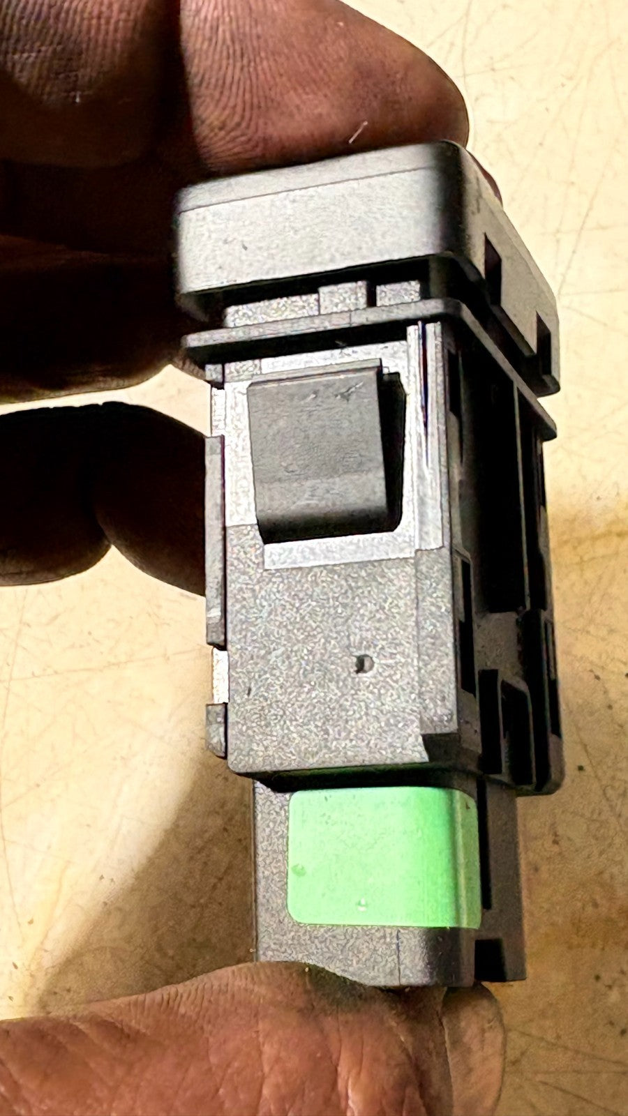 SUZUKI VITARA FOG LIGHT CONTROL SWITCH BUTTON 37270-57L00