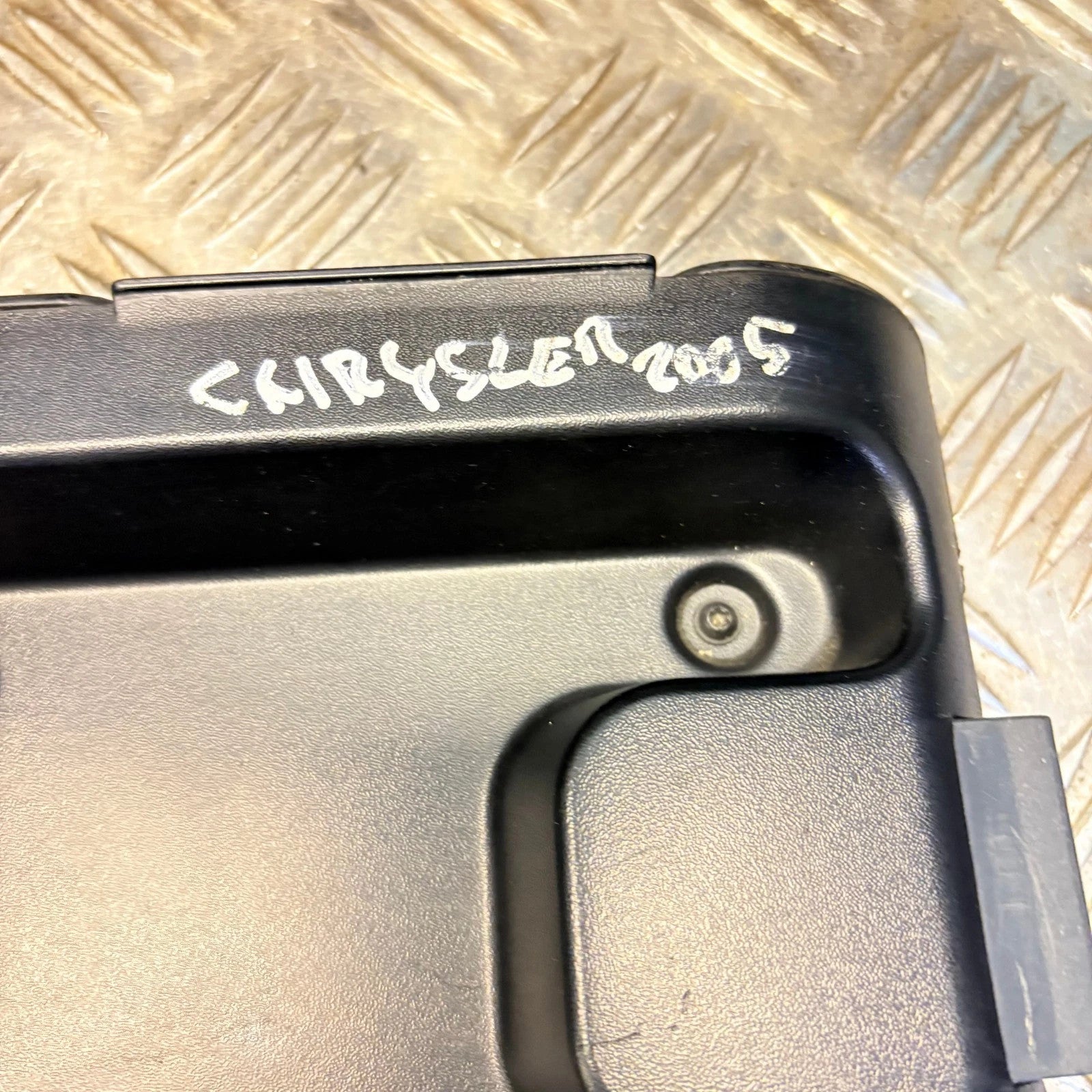 Chrysler Crossfire 04-08 Console Armrest Lid Cover Black Silver YB22XDVAA