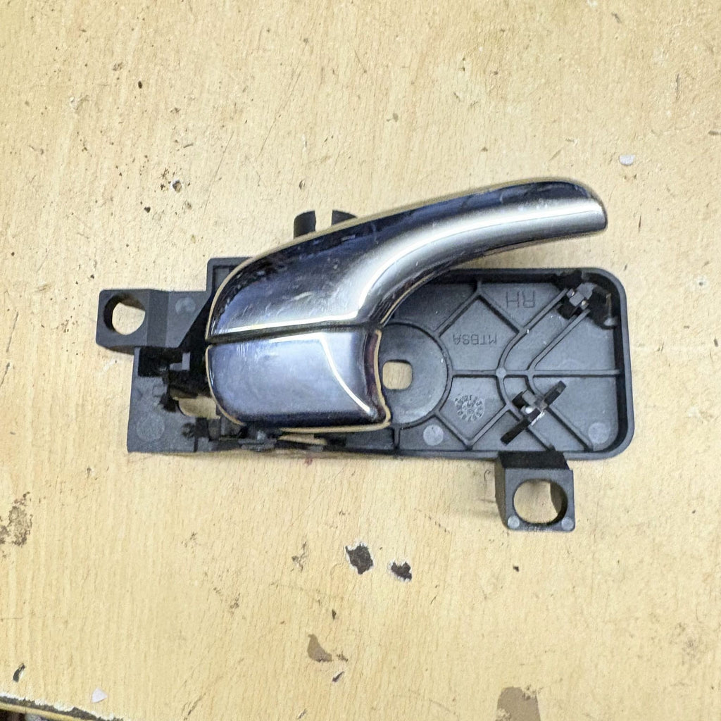 JAGUAR 2001-2009 X400 DRIVER REAR INTERIOR DOOR HANDLE (OSR)