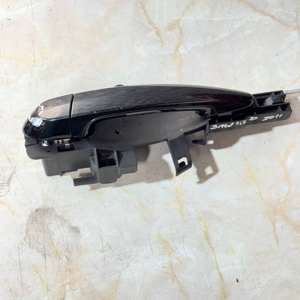 BMW 118D DOOR HANDLE (N/S/F) DRIVERS EXTERIOR 2011