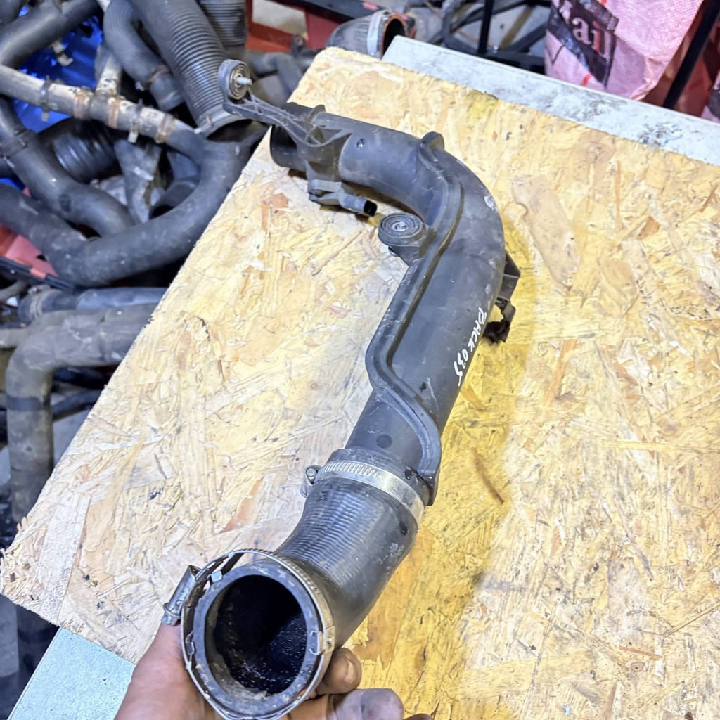 SKODA YETI 2013 2.0 TDI AIR INTAKE PIPE HOSE 0281002977