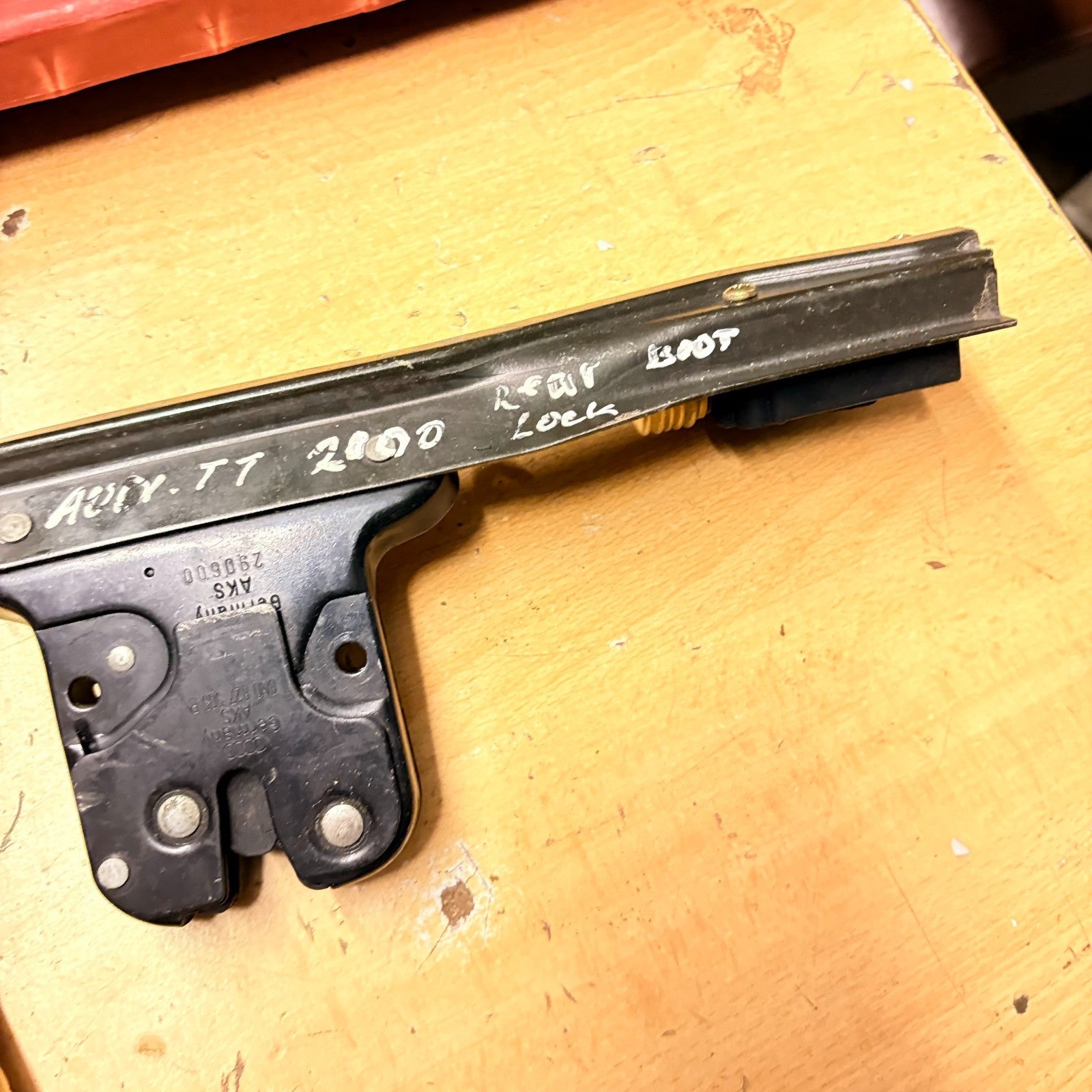 Audi TT Trunk Lid Lock Tailgate Boot Latch Catch Mechanism Rear 2000