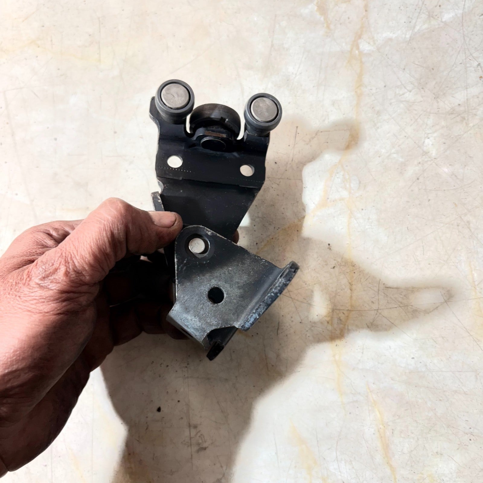 FIAT SCUDO SLIDING DOOR MIDDLE HINGE DRIVERS (O/S) MK1 FACELIFT (2000-2006)