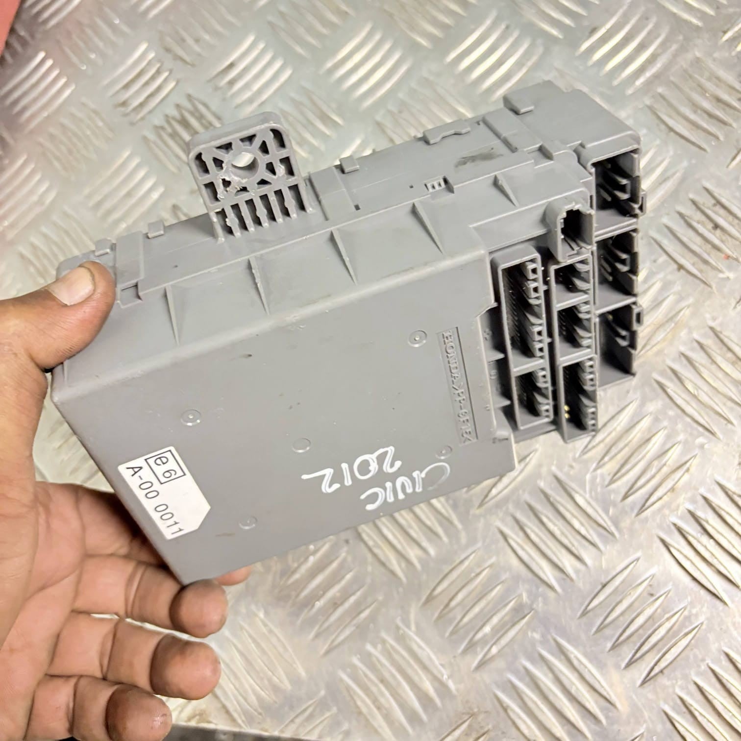 V1060 HONDA CIVIC ECU Control Module Unit A-000011 2012