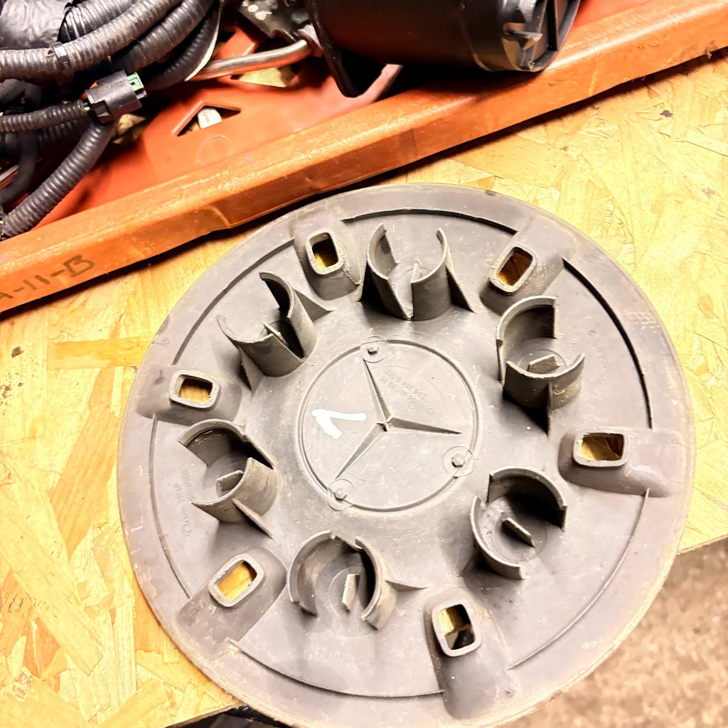 MERCEDES SPRINTER W906 W907 06-26 16" STEEL WHEEL CENTRE HUB CAP A9064010025
