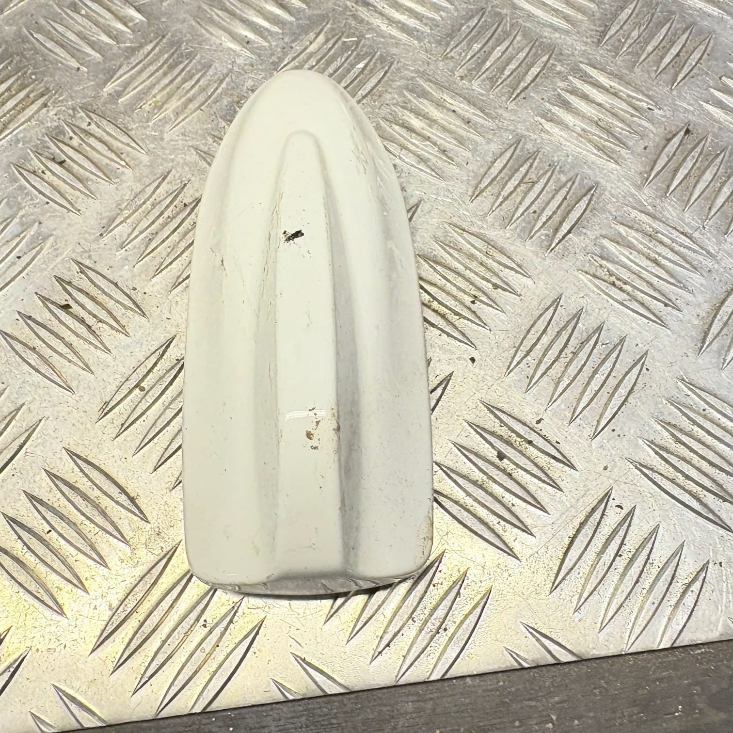 2009 Volvo V60 Shark Fin Antenna Aerial Cover White 39850727 FREE POSTAGE *1