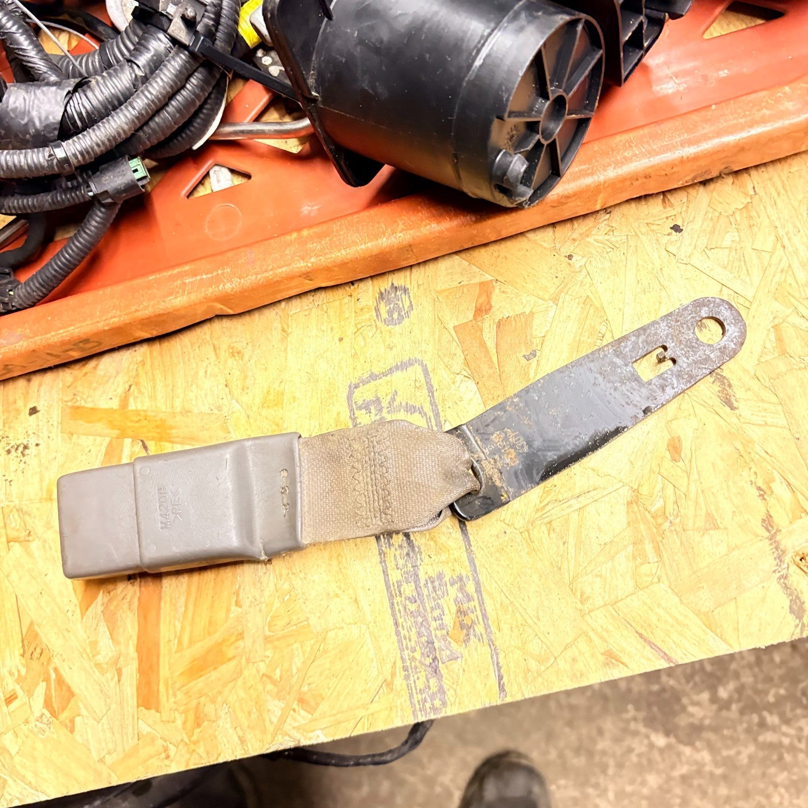 Toyota Dyna 2001-2011 Front Left Seat Belt Buckle