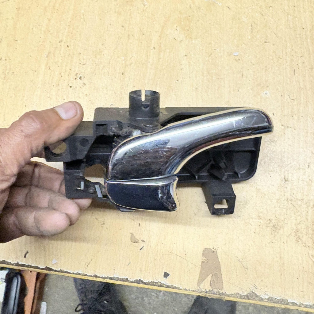 JAGUAR 2001-2009 X400 DRIVER REAR INTERIOR DOOR HANDLE (OSR)