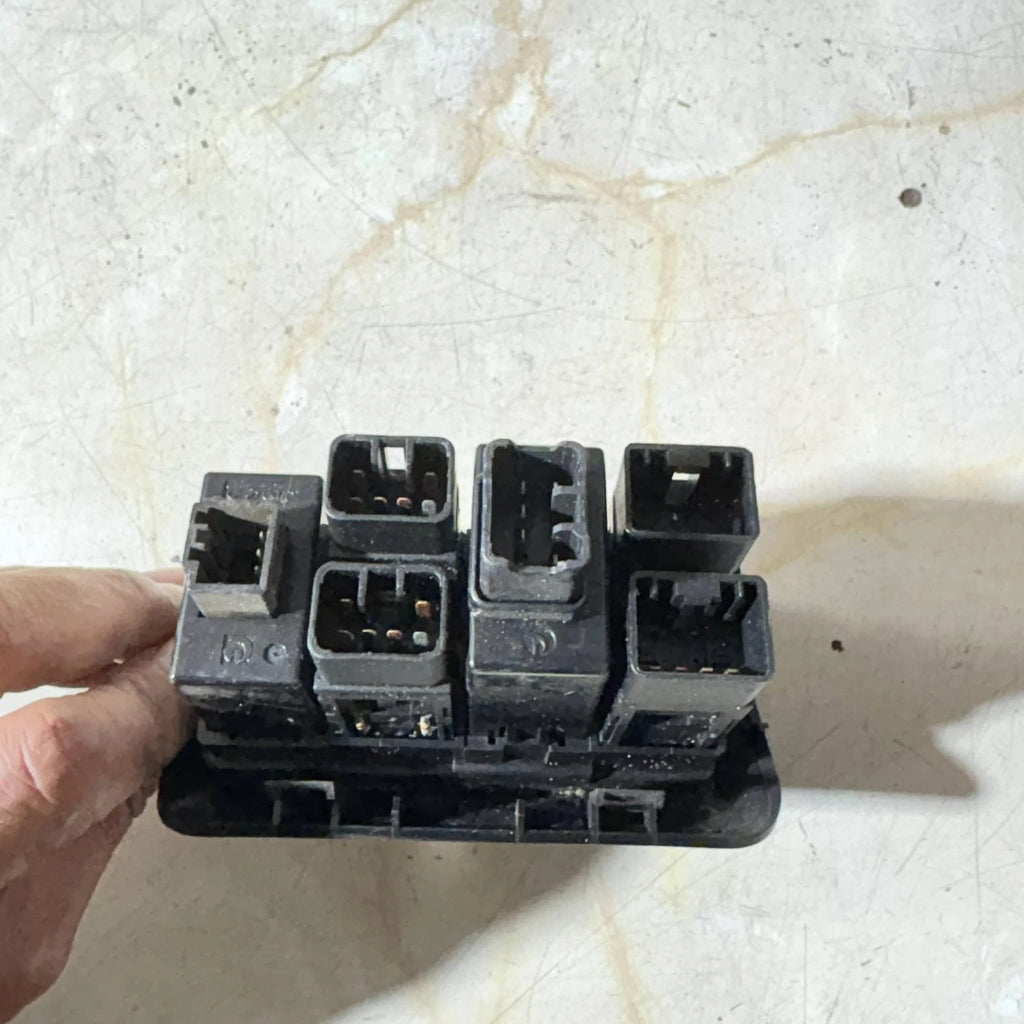 HYUNDAI SANTA FE TC MK2 (2011) CONTROL SWITCH 202002962