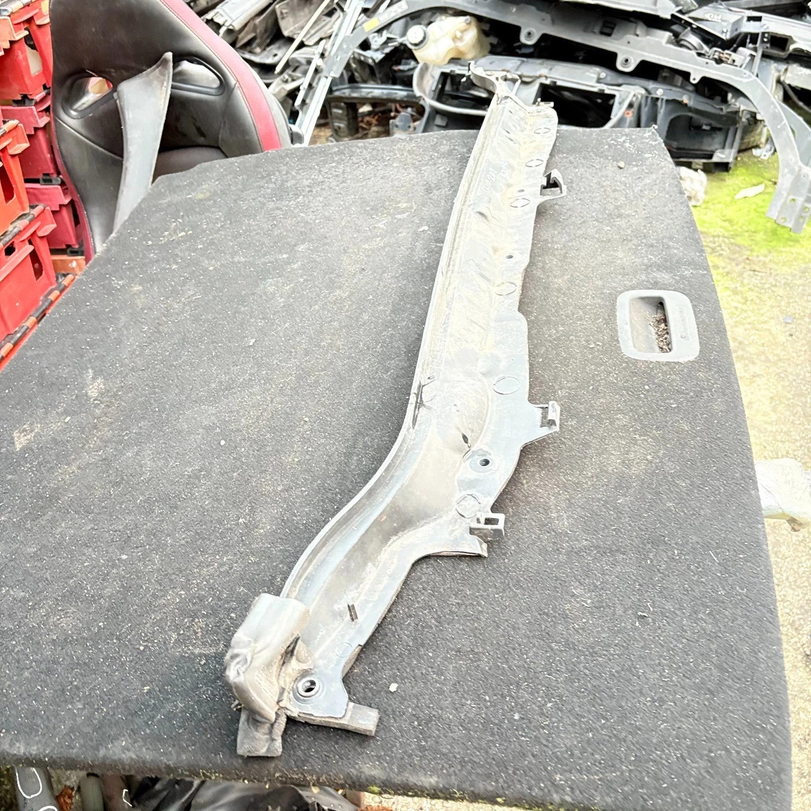 Renault Clio Mk3 2011 Front scuttle wiper panel trim 8200293491