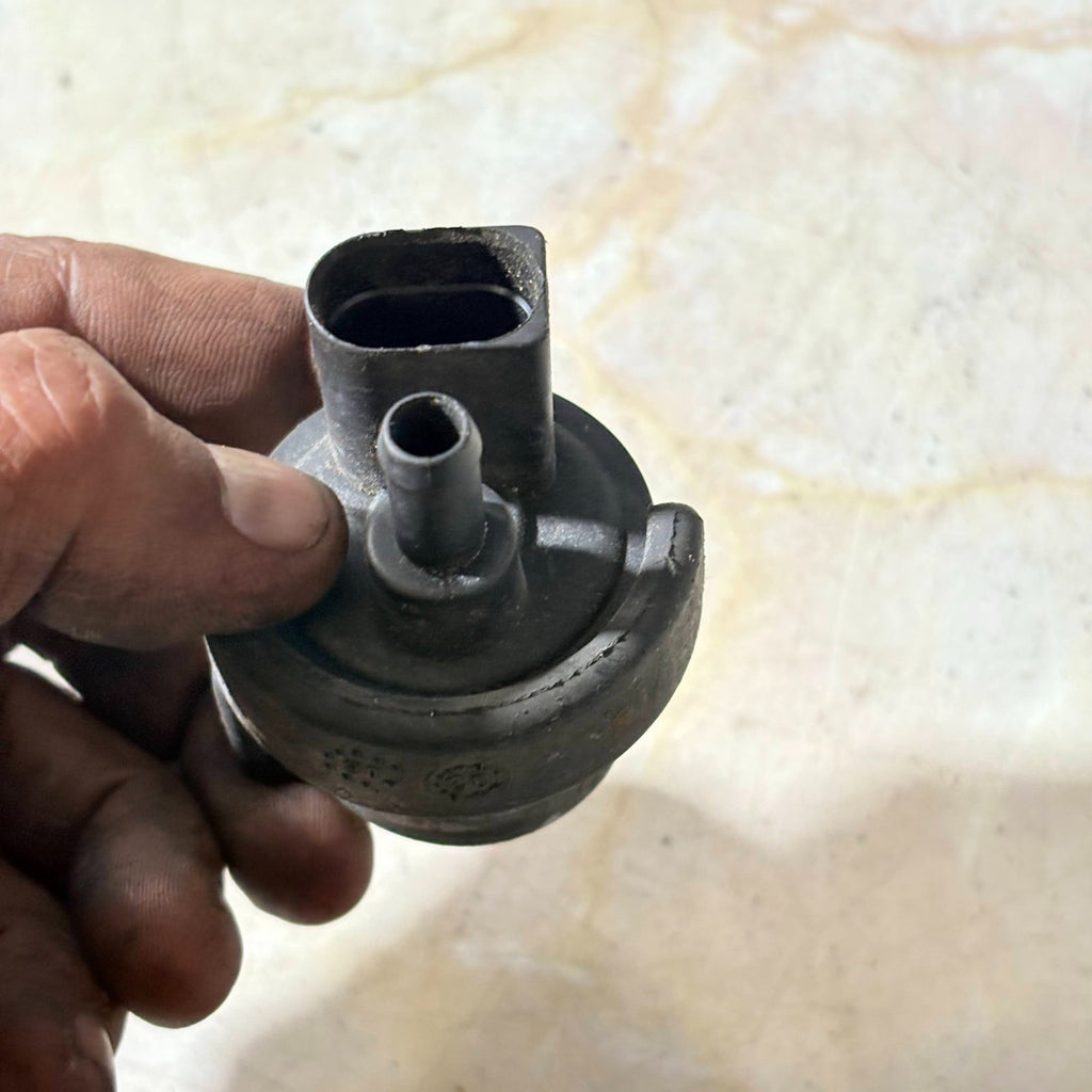 VW Golf Mk5 2003?2008 Vacuum Valve 058133450