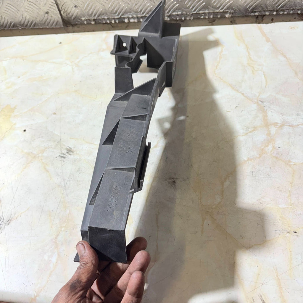 Land Rover Range Rover 2004 Left Front Bumper Cover Support Bracket